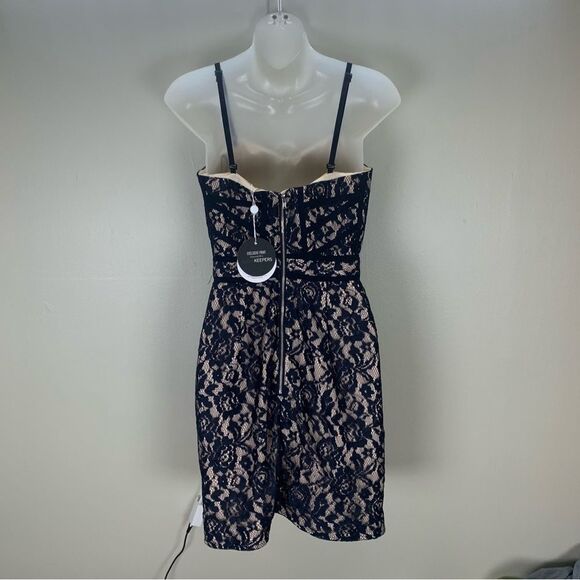 Finders Keepers Navy Lace Somerset Dress NWT New with Tag Size Medium - Picture 5 of 12